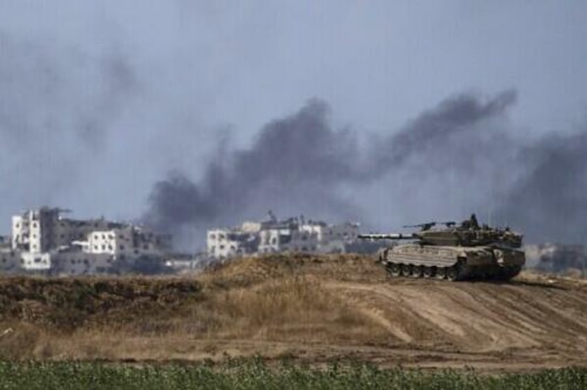 israeli tanks plunge deeper into rafah as 500000 palestinians flee