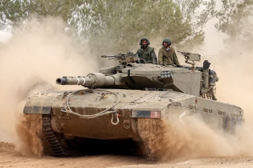 israeli troops battle hamas militants in southern gaza