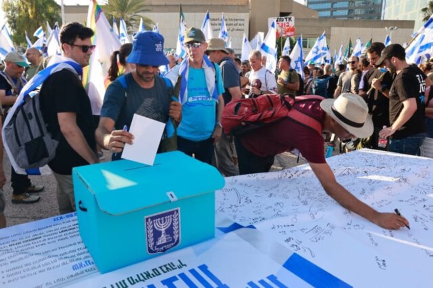 israelis march on jerusalem to protest judicial overhaul