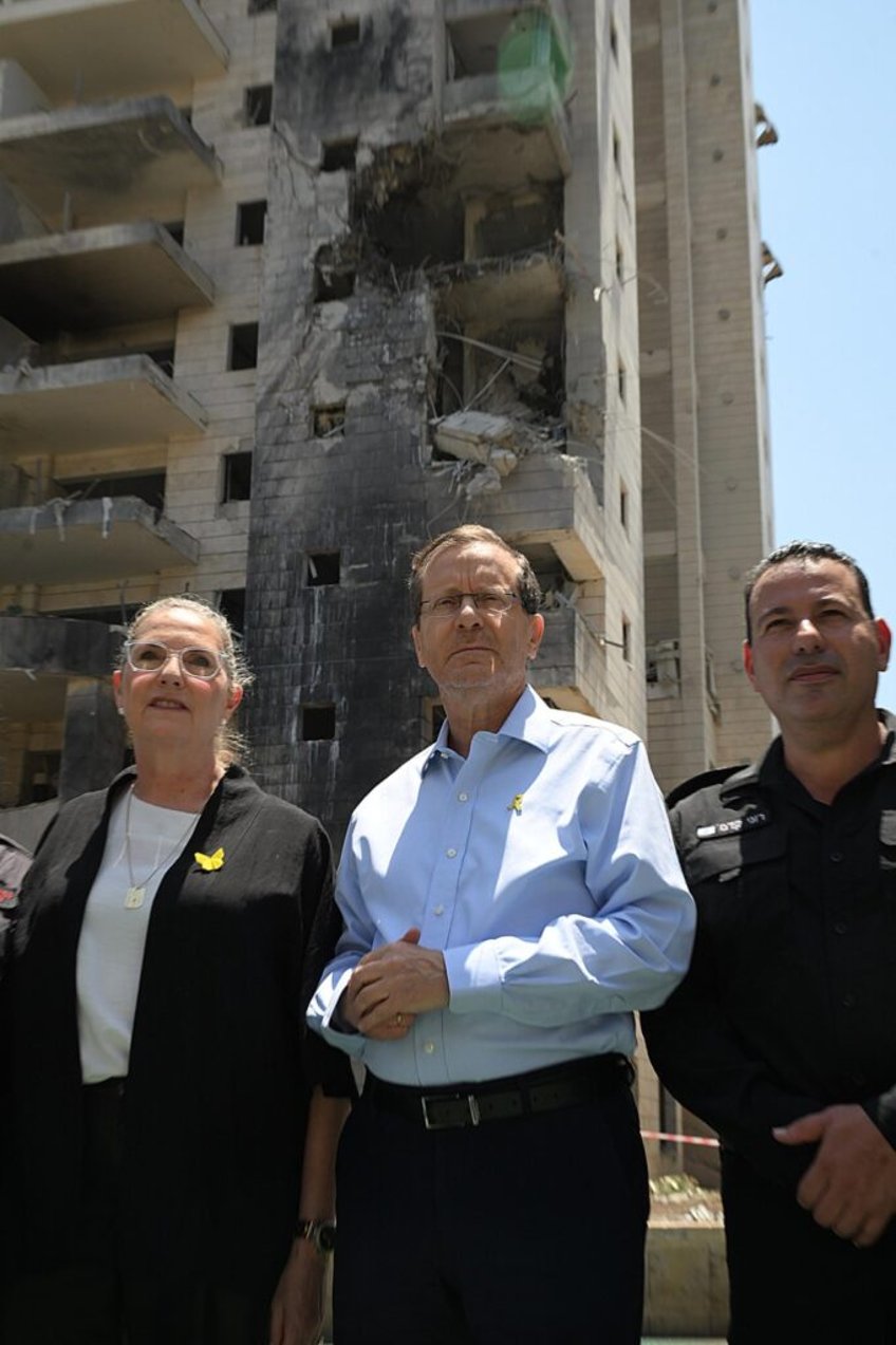 israels leaders defiant visit damaged buildings air bases