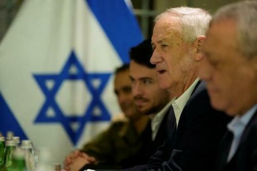 israels wartime government fracturing as top minister threatens to quit