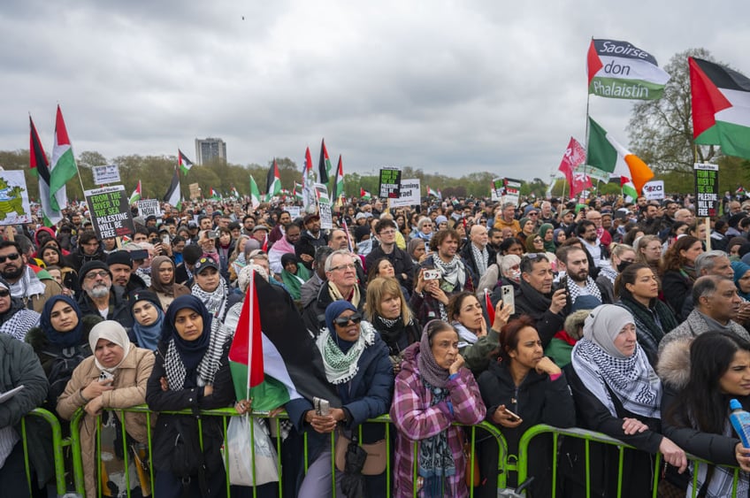 israels yad vashem dismayed at covering of holocaust memorials and monuments