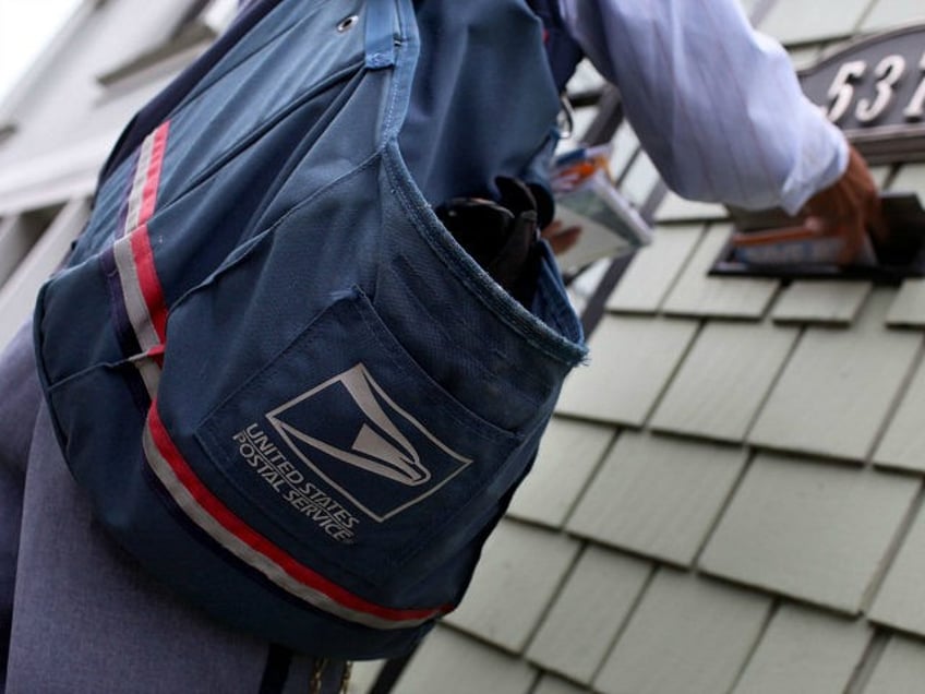 it broke my heart postal worker saves elderly woman on mail route