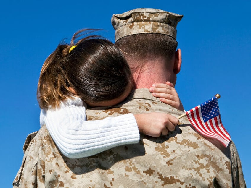 it felt surreal military father reunites with children at oklahoma homecoming game after months apart