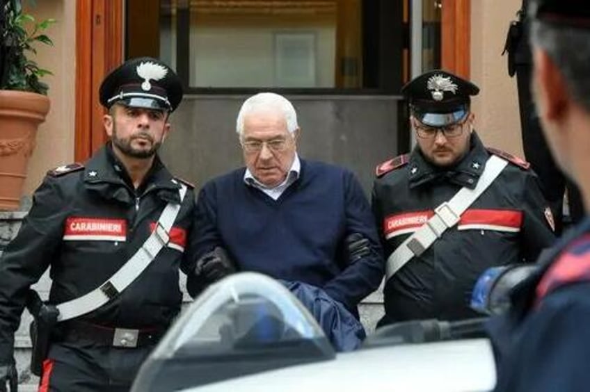 italian police arrest 130 in biggest crackdown against sicilian mafia in decades