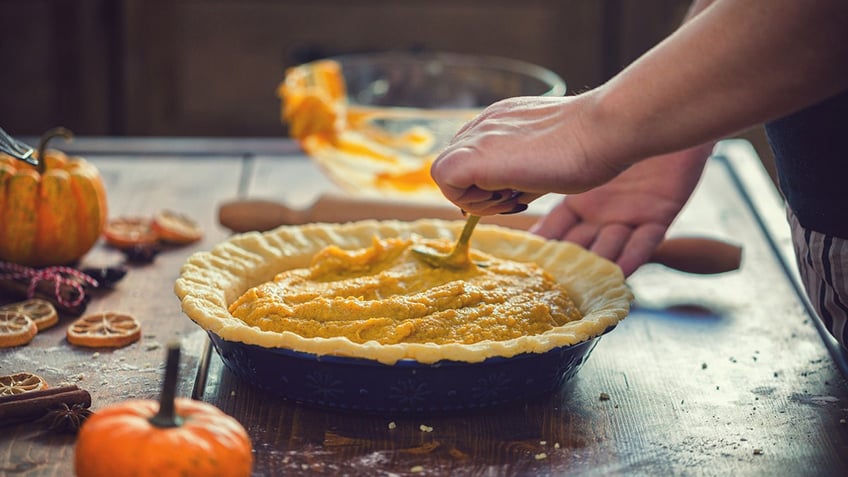 Make delicious pies, cakes, cupcakes and more with these baking essentials. 