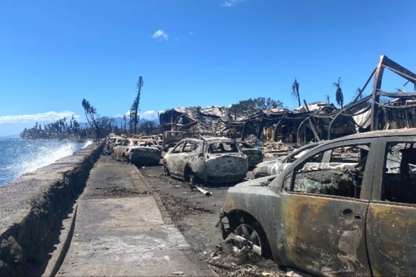 its gone stunned residents find nothing but ashes in hawaii wildfire town