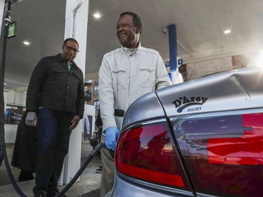 its my job chicago businessman holds massive food gas giveaway before christmas