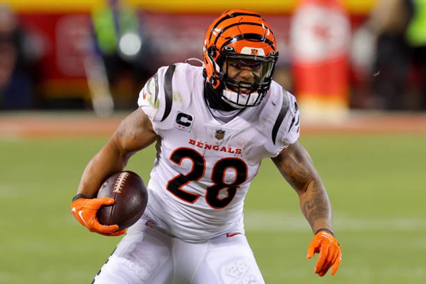 its not happening bengals joe mixon shuns specific reporters from certain outlets due to disrespectful behavior