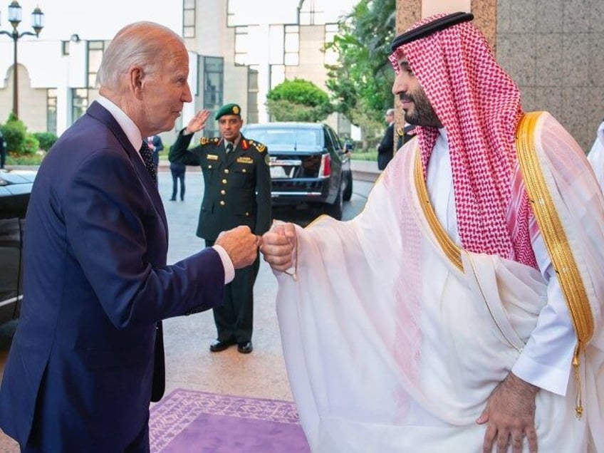 Saudi fist bump