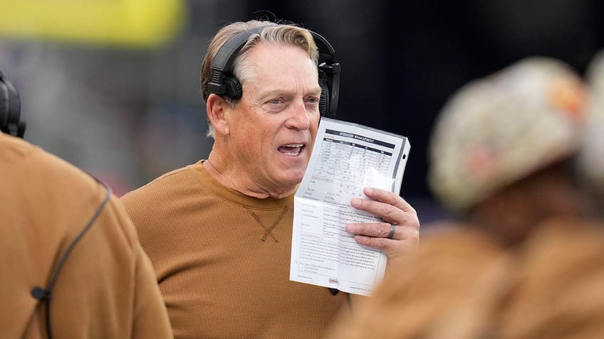 Jack Del Rio with the Commanders in 2023