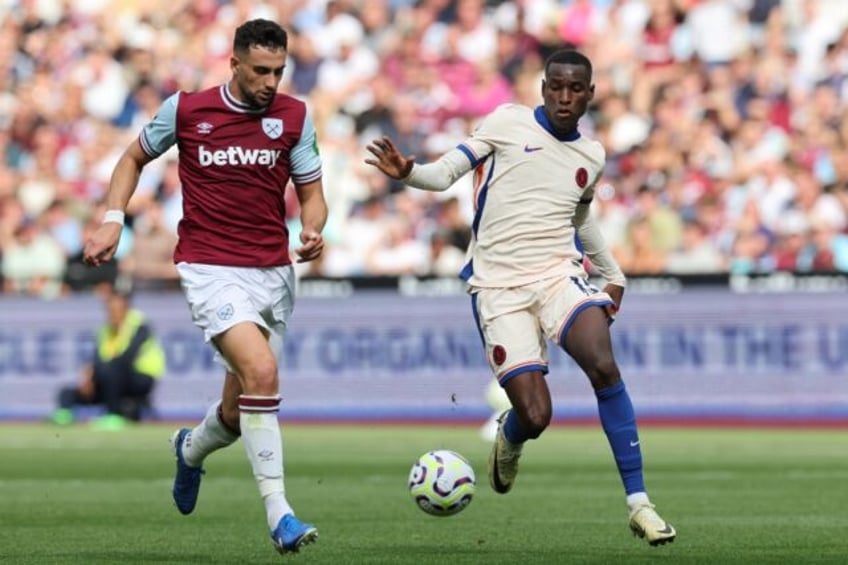 Chelsea striker Nicolas Jackson (R) scored in the win at West Ham