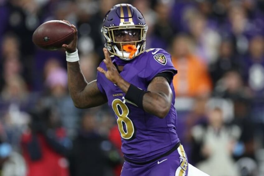 Lamar Jackson led a second-half fightback as Baltimore defeated Cincinnati 35-34