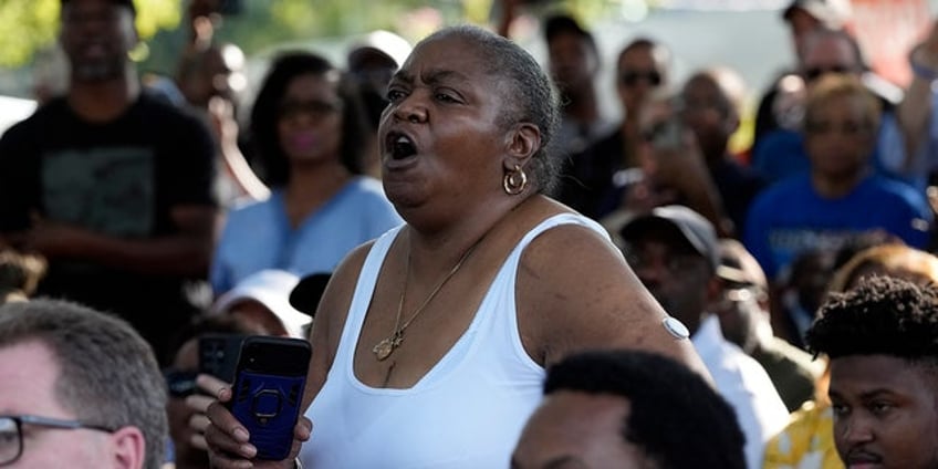 jacksonville democrat councilwoman defends desantis amid boos at shooting victims vigil put parties aside