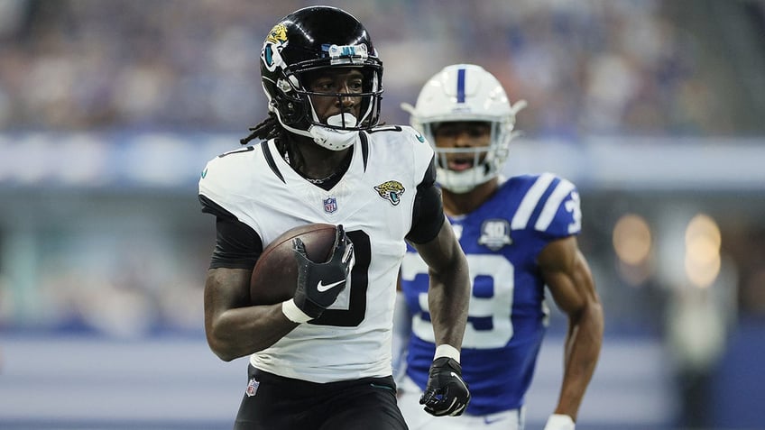 jaguars charge back in fourth quarter to beat colts for first win of season