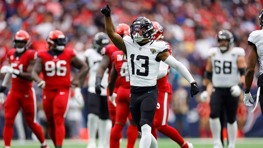 jaguars hold off texans late surge to own first place in afc south