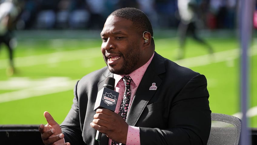 Maurice Jones-Drew talks into microphone