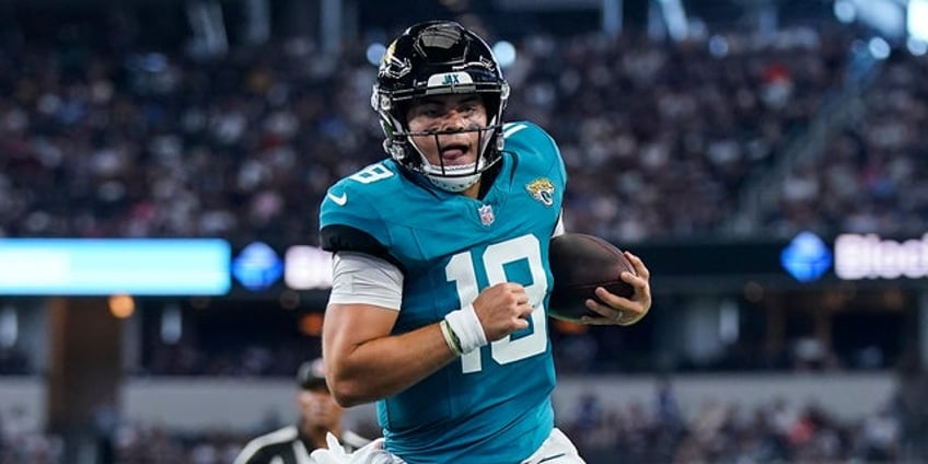 jaguars qb does best eli manning super bowl impression evades pressure for improbable touchdown