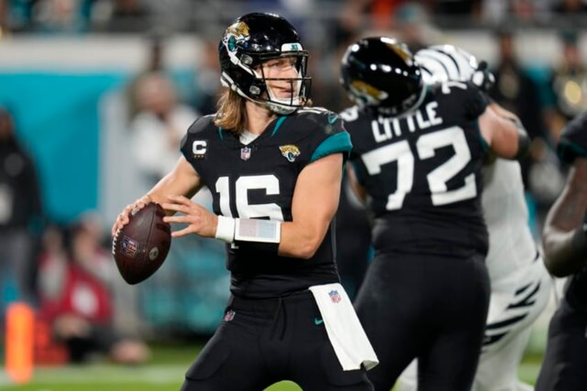 jaguars qb trevor lawrence injures right ankle against bengals