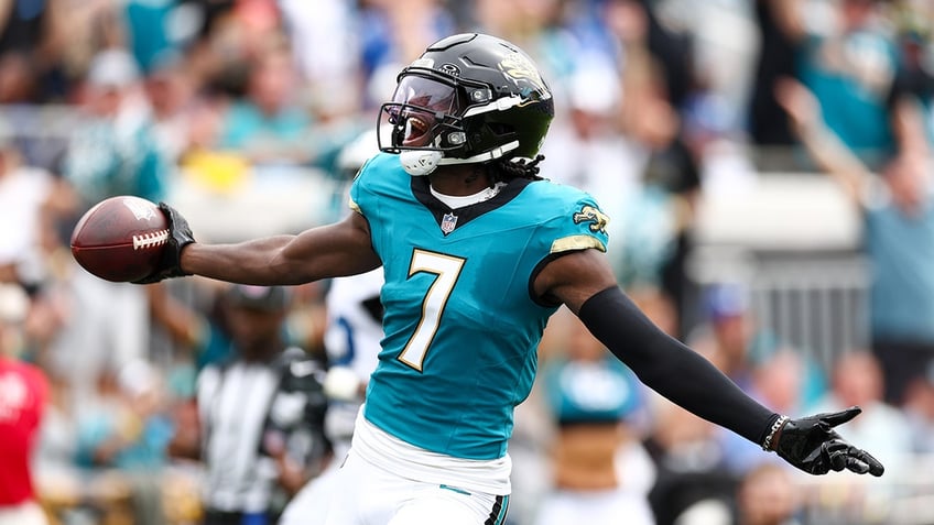 Brian Thomas Jr. celebrates touchdown