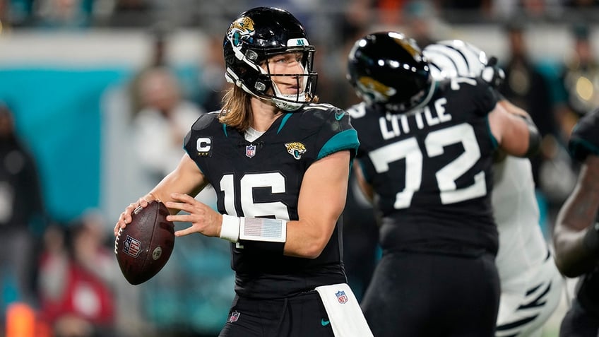 jaguars trevor lawrence thankful ankle injury isnt more severe makes limited return to practice