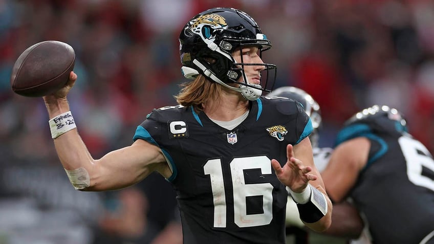 jaguars use full team effort to top falcons at wembley stadium