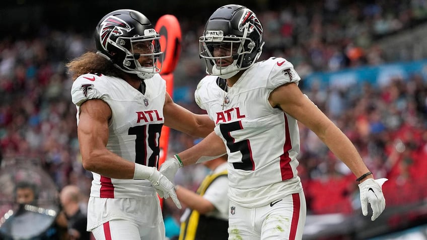 jaguars use full team effort to top falcons at wembley stadium