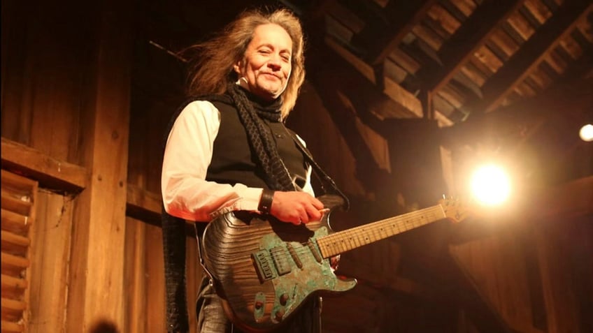 Jake E. Lee