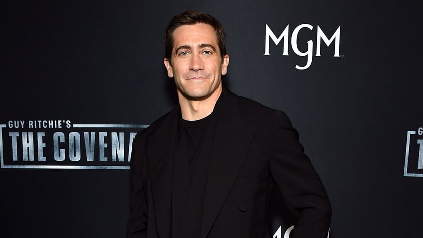 Jake Gyllenhaal posing at "The Covenant" premiere