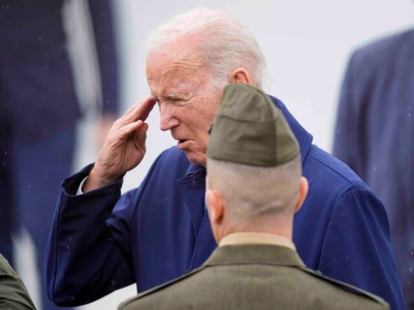 Joe Biden awkward salute (Hiro Komae / Associated Press)