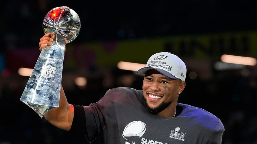 Saquon Barkley raises the trophy