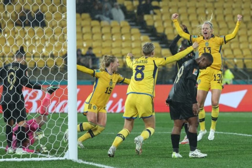 jamaica defy france but sweden netherlands win world cup openers