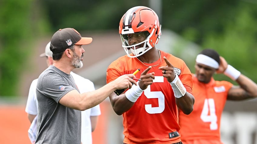 Jameis Winston talks with his coach