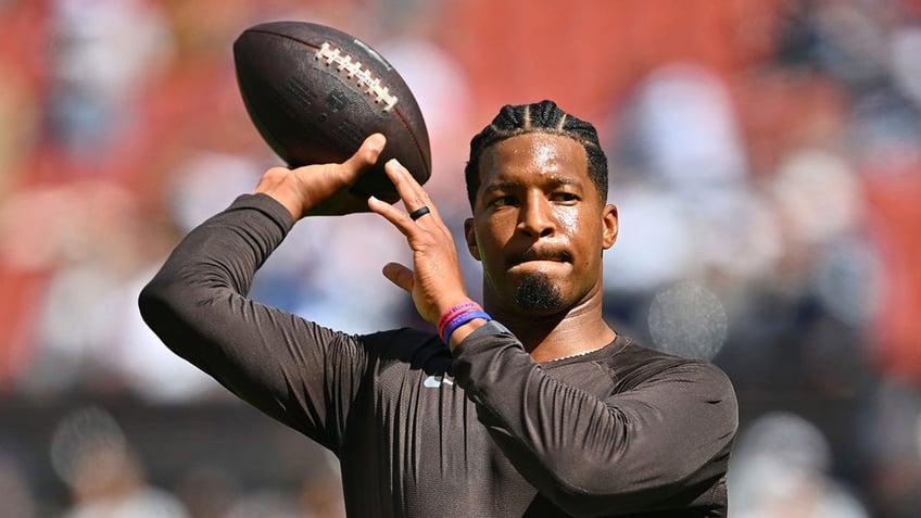 Jameis Winston warms up before a game