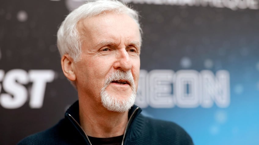 james cameron nearly drowned while filming the abyss and the surprising way he survived