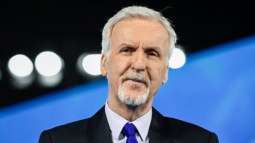 james cameron nearly drowned while filming the abyss and the surprising way he survived