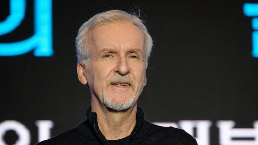 james cameron nearly drowned while filming the abyss and the surprising way he survived