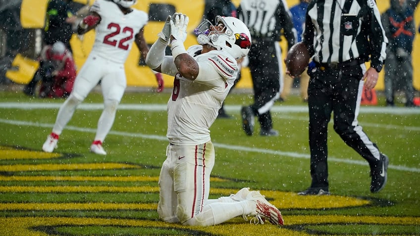 james conner scores twice as cardinals top steelers in messy affair