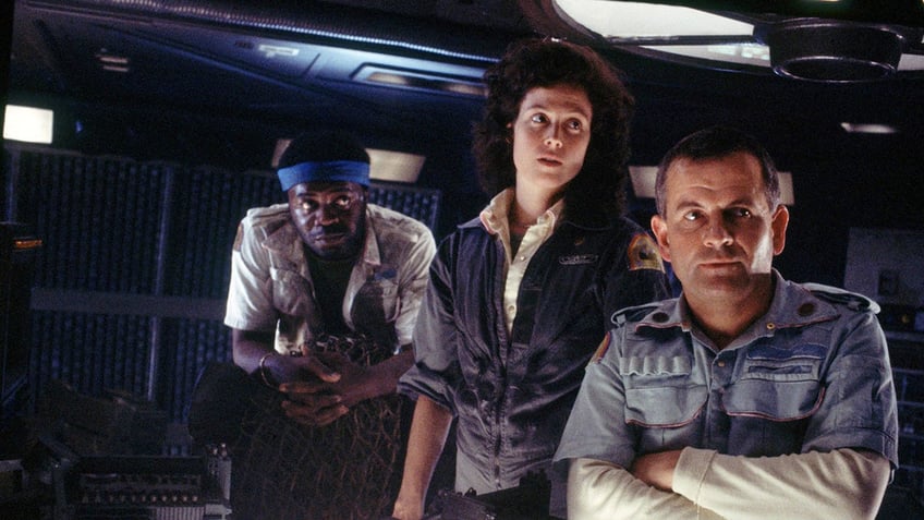 Yaphet Kotto, Sigourney Weaver, Ian Holm in a scene from Alien