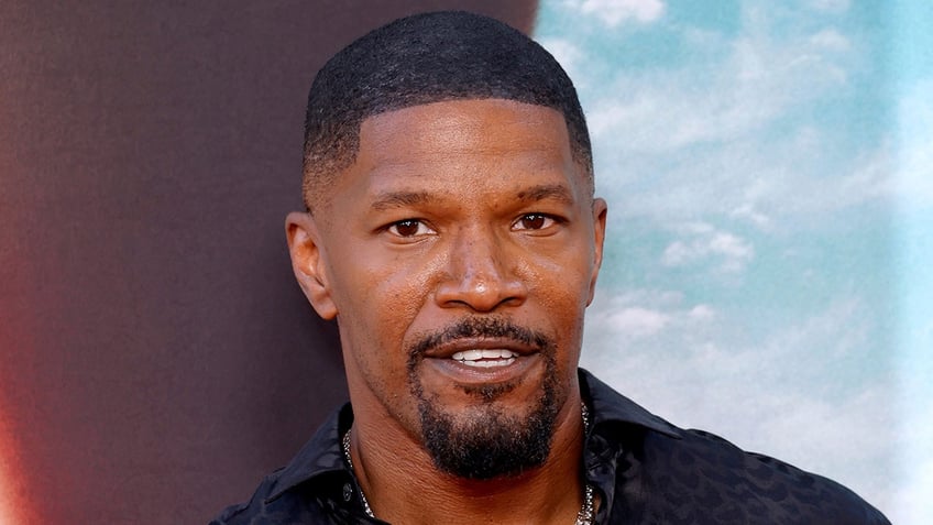 jamie foxx admits he couldnt walk after mystery illness i saw the tunnel i didnt see the light