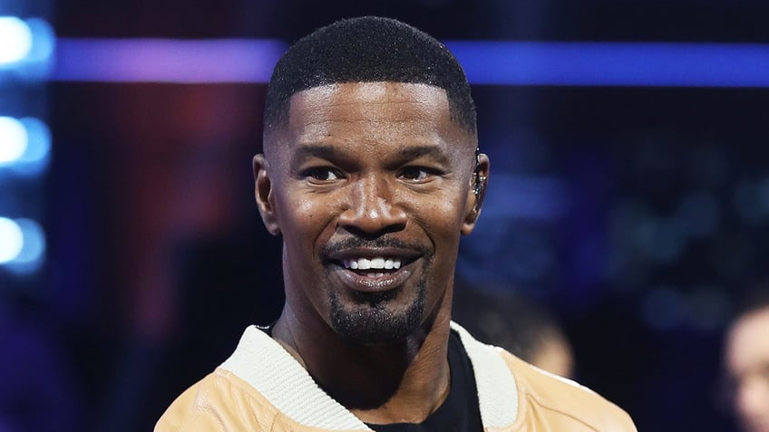 jamie foxx admits he couldnt walk after mystery illness i saw the tunnel i didnt see the light