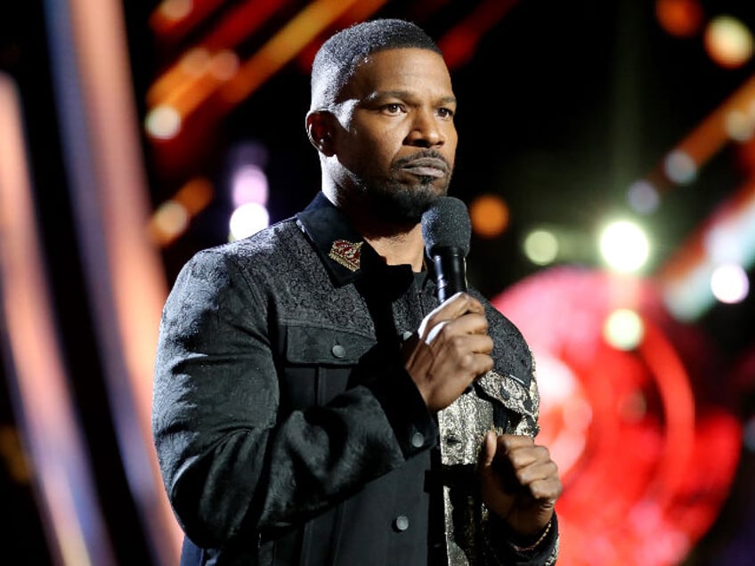 LOS ANGELES, CALIFORNIA - MARCH 14: (EDITORIAL USE ONLY. NO COMMERCIAL USE) Jamie Foxx spe