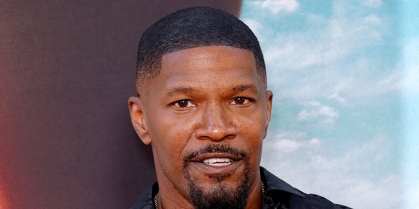 jamie foxx deletes and apologizes for social media post users accused of being horrifically antisemitic