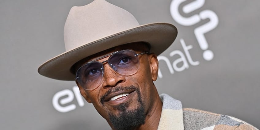 jamie foxx deletes and apologizes for social media post users accused of being horrifically antisemitic