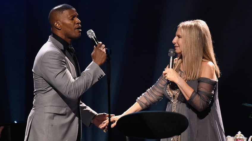 jamie foxx feels love and light from barbra streisand after ray star breaks silence on hospitalization