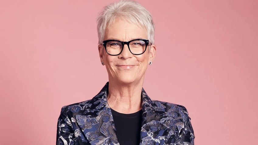 jamie lee curtis teases horror graphic novel on climate at comic con were f ing the world