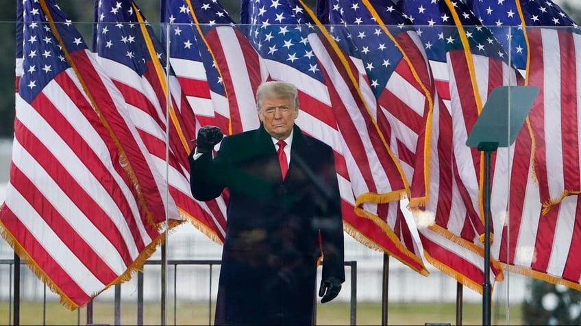 Trump arrives at rally