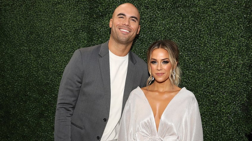 jana kramer reunites with cheating ex husband i used jana as my scapegoat