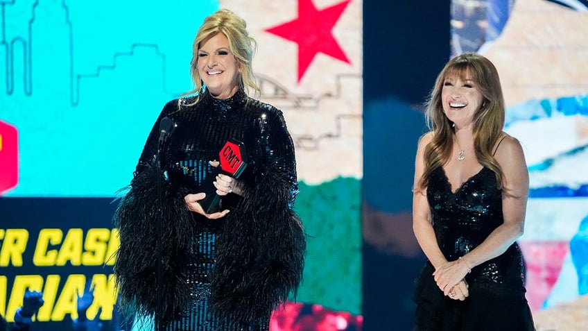 Trisha Yearwood and Jane Seymour at the CMTs