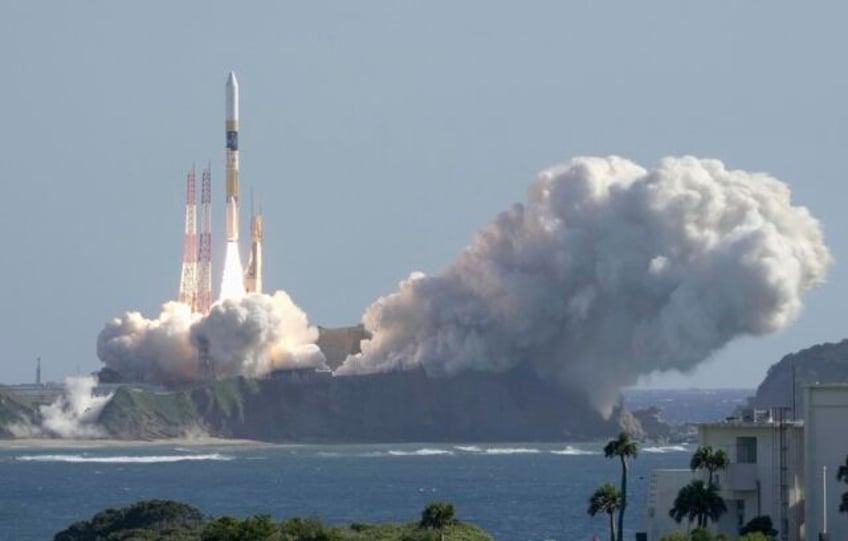 japan launches rocket carrying lunar lander and x ray telescope to explore origins of universe